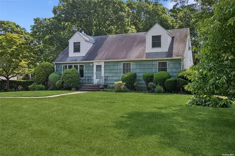 333 Pond Rd, Bohemia, NY 11716