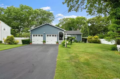 656 Chester Rd, Sayville, NY 11782