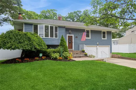 39 Woodbury Rd, Farmingville, NY 11738