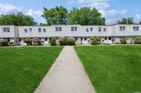 15 Harrison Ave #83I, Amityville, NY 11701