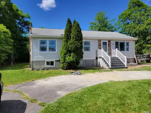 41 Pennant Dr, Mastic Beach, NY 11951