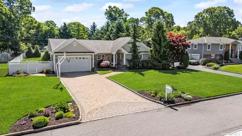 56 Merrivale Dr, Smithtown, NY 11787