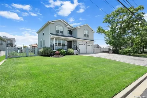 72 New Point Pl, Amityville, NY 11701