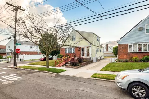 150-24 129th St, South Ozone Park, NY 11420