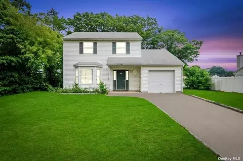 915 Scherger Ave, Patchogue, NY 11772