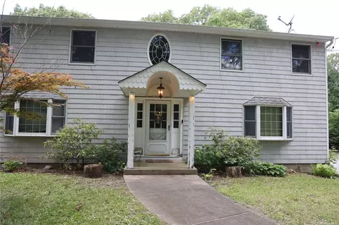 160 Bellport Ave, Medford, NY 11763
