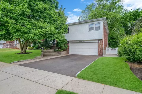 1513 Eric Ln, East Meadow, NY 11554