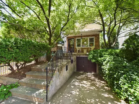 35-30 156th St, Flushing, NY 11354