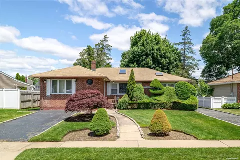 257 N Walnut St, Massapequa, NY 11758