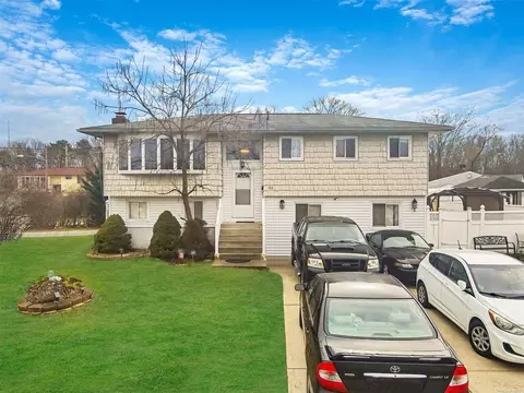 186 Wurz St, Brentwood, NY 11717