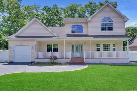 230 Peconic Ave, Medford, NY 11763