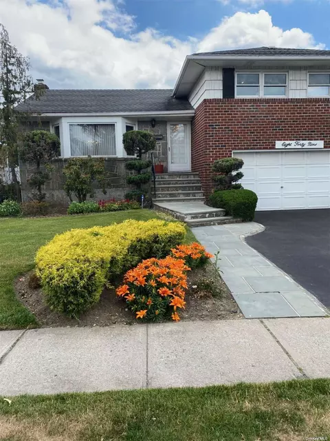 849 N Corona Ave, Valley Stream, NY 11580