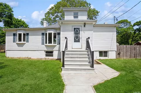 149 Daisy Dr, Mastic Beach, NY 11951