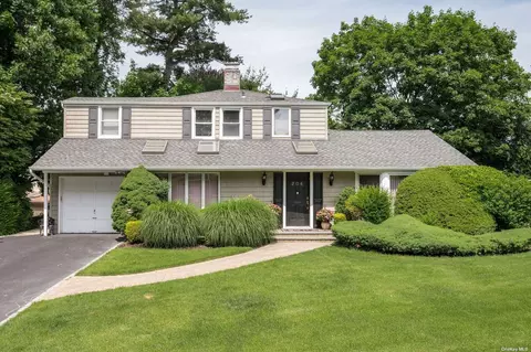 204 Hillturn Ln, Roslyn Heights, NY 11577