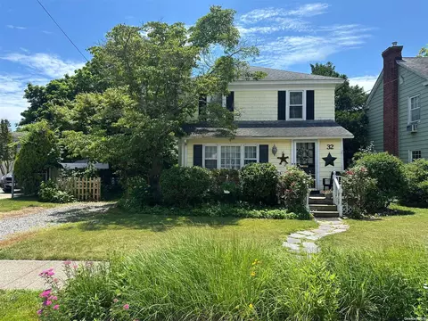 32 Southard St, Baldwin, NY 11510
