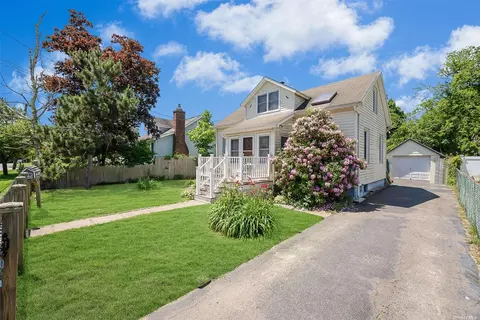 202 Wilson Blvd, Islip, NY 11751