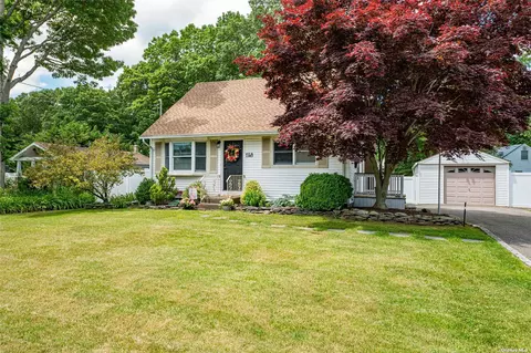 1148 Namdac Ave, Bay Shore, NY 11706