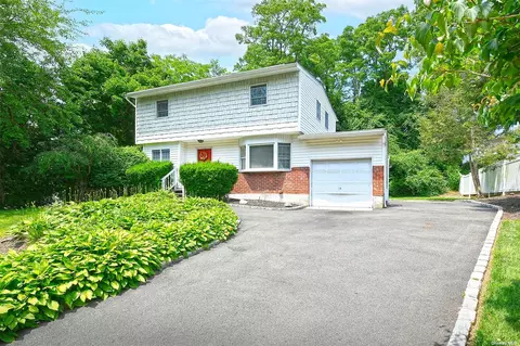 15 Oakside Rd, Smithtown, NY 11787