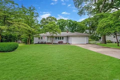 139 Pauls Path, Coram, NY 11727