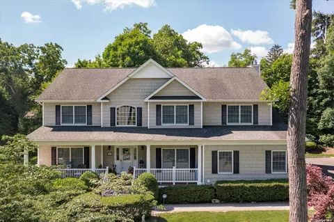 37 Creskill Pl, Huntington, NY 11743