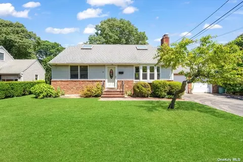 30 Jay Ct, Northport, NY 11768