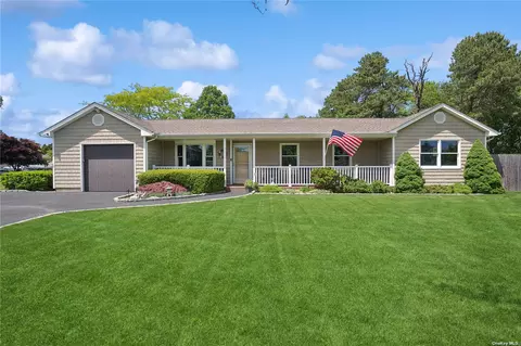 1 Lisa Ct, Medford, NY 11763