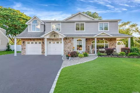 38 Dellmarie Ln, Nesconset, NY 11767