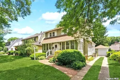 77 Remsen Ln, Floral Park, NY 11001