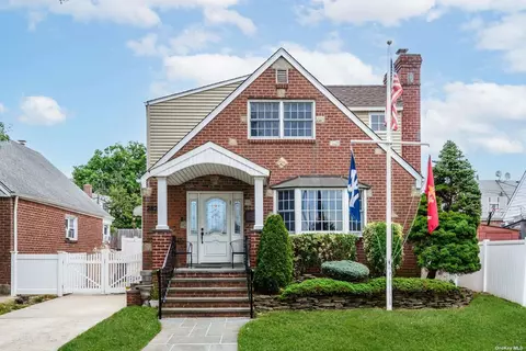 252-23 82nd Dr, Bellerose, NY 11426