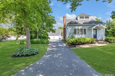 307 Gerritsen Ave, Bayport, NY 11705