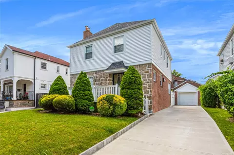 75-52 195th St, Fresh Meadows, NY 11366