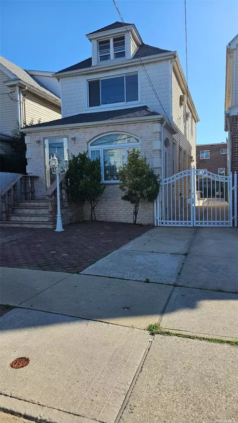 89-05 219th St, Queens Village, NY 11427