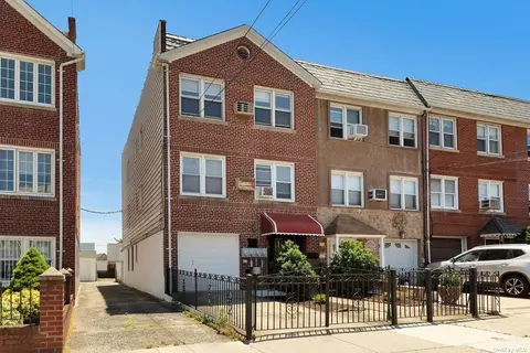 22-31 47th St, Astoria, NY 11105