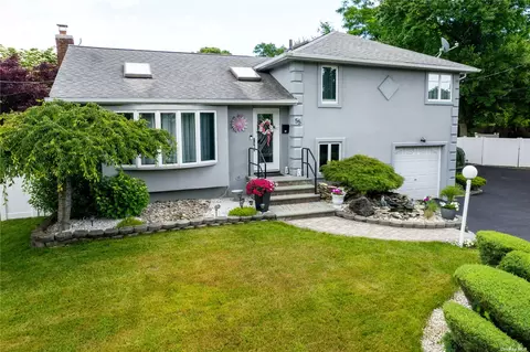 55 Emerson Ave, North Babylon, NY 11703