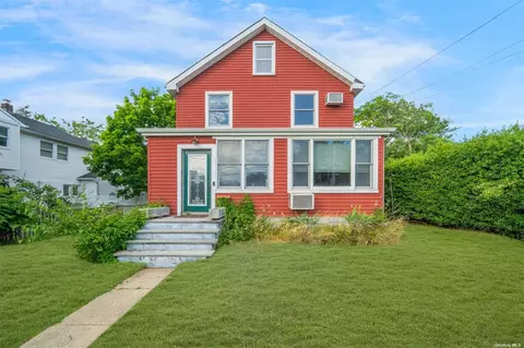 105 Prospect Ave, Lynbrook, NY 11563