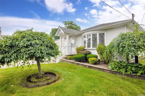 181 Mckinley St, Massapequa Park, NY 11762