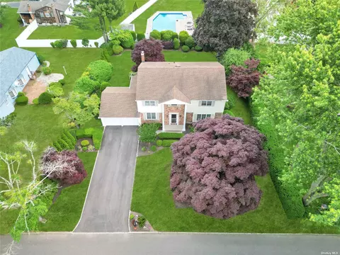 21 Fairway Dr, South Setauket, NY 11720
