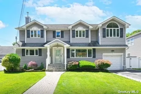 2062 Potter Ave, Merrick, NY 11566