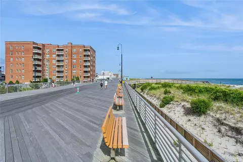 560 W Broadway #3C, Long Beach, NY 11561