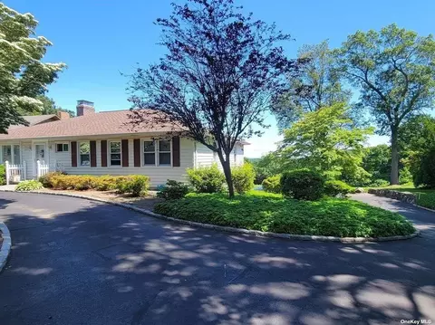 18 Barbara Ct, Greenlawn, NY 11740