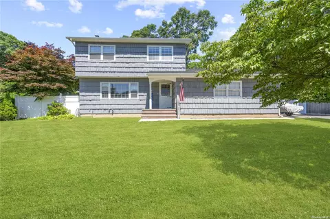53 Vanderbilt Ave, Saint James, NY 11780