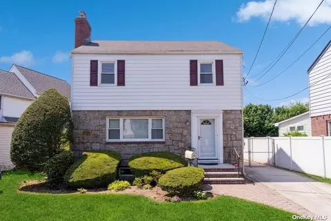 15 Waverly Ave, East Rockaway, NY 11518