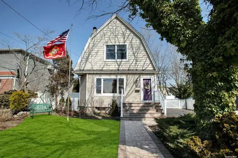 61 Marion St, Lynbrook, NY 11563