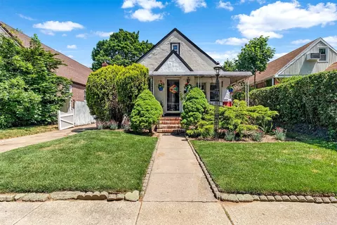 234-15 131st Ave, Rosedale, NY 11422