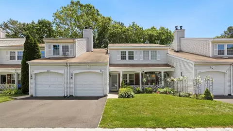 230 Ivy Meadow Ct #230, Middle Island, NY 11953