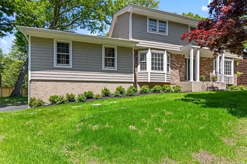 21 Cornwallis Rd, East Setauket, NY 11733