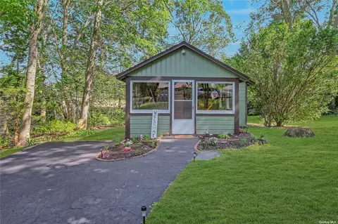 3 Cedar Dr, Riverhead, NY 11901