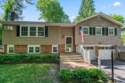 116 Cleveland Dr, Centerport, NY 11721