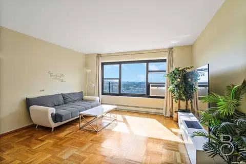 21-80 33rd Rd #12D, Astoria, NY 11106