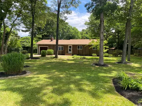 8 Pine Rd, Middle Island, NY 11953